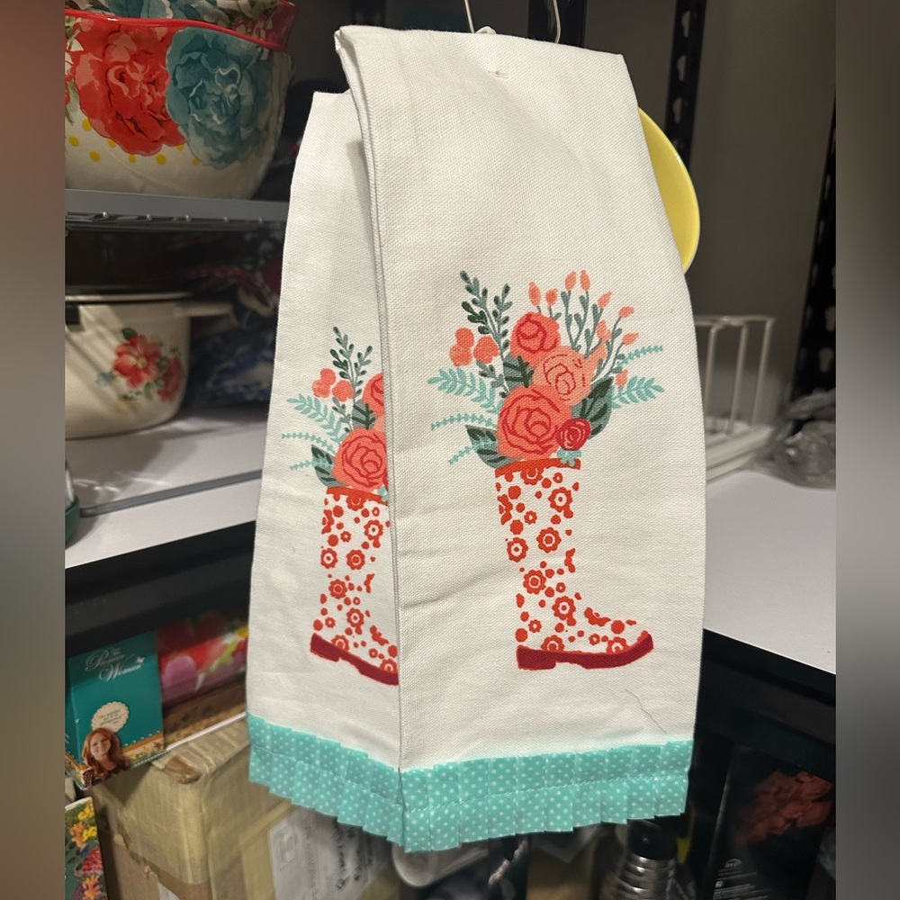2 pioneer woman cowgirl tea towels Kitchen Towels Floral boot NWOT!